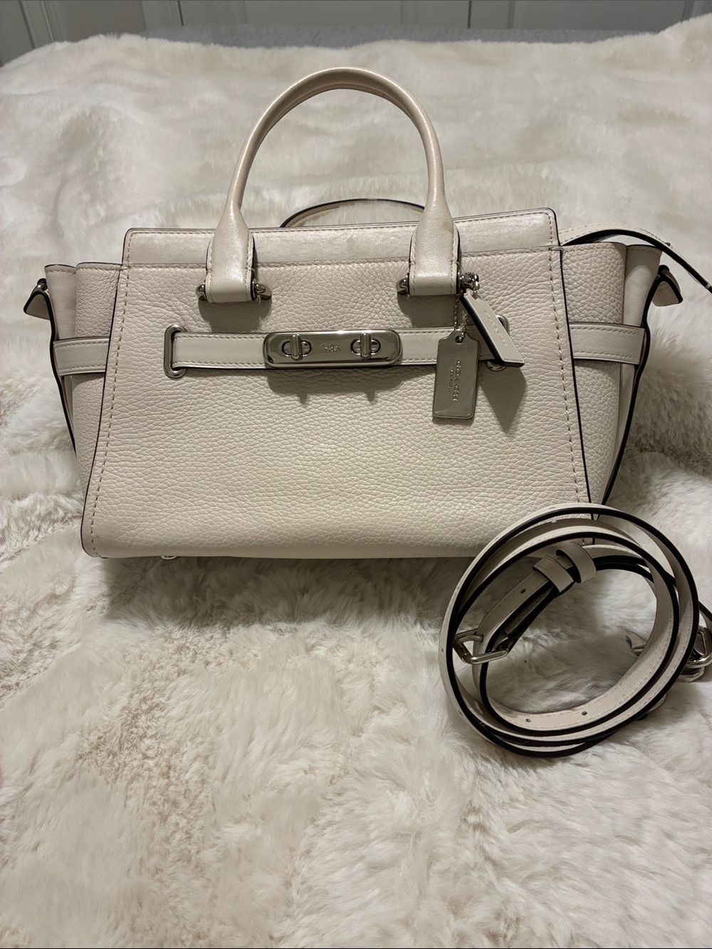 Coach Swagger Carryall in Pebbked Leathet